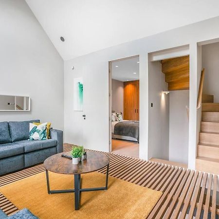 Tottenham- Exquisite 4-Bed Retreat With Ping Pong And Pool - Sleeps 7, Free Parking, Contractors & Long Stays Welcome ลอนดอน ภายนอก รูปภาพ